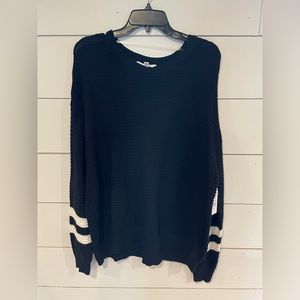 Textured knit black and white sleeved sweater